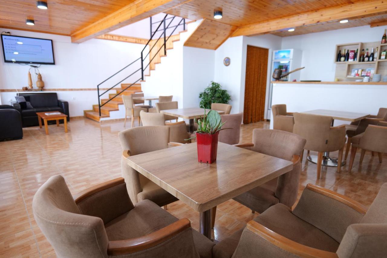 Eden Hotel Саранде Екстериор снимка
